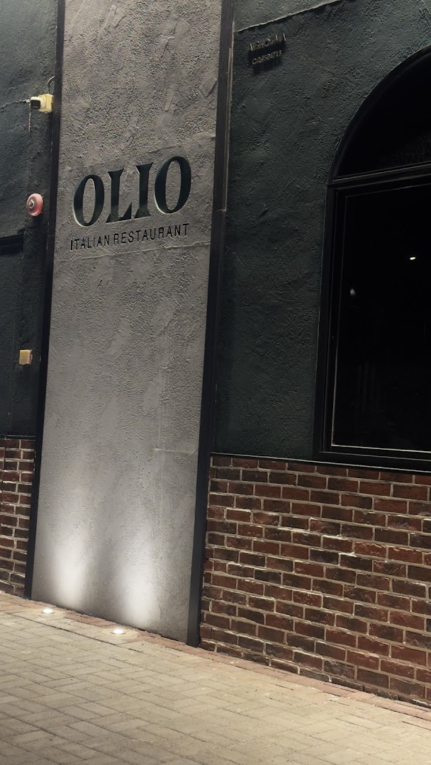 Architectural arches and the Olio sign